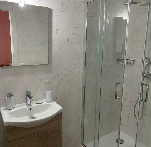 חדר משפחתי, Ristorante Del Ponte