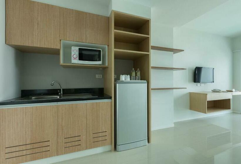 إستوديو قياسى مزودة بتراس, Thongchen Residence