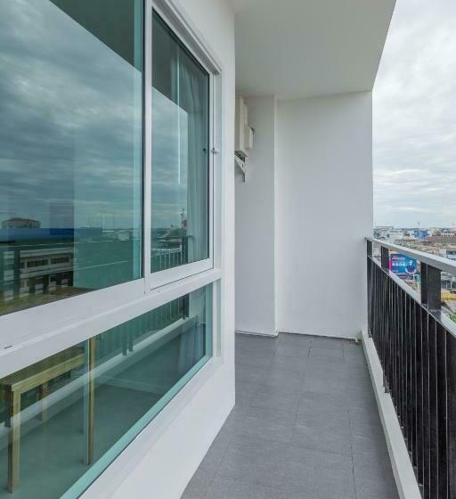 غرفة عائلية, Thongchen Residence