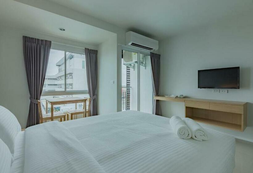 إستديو قياسى مزود بشرفة, Thongchen Residence