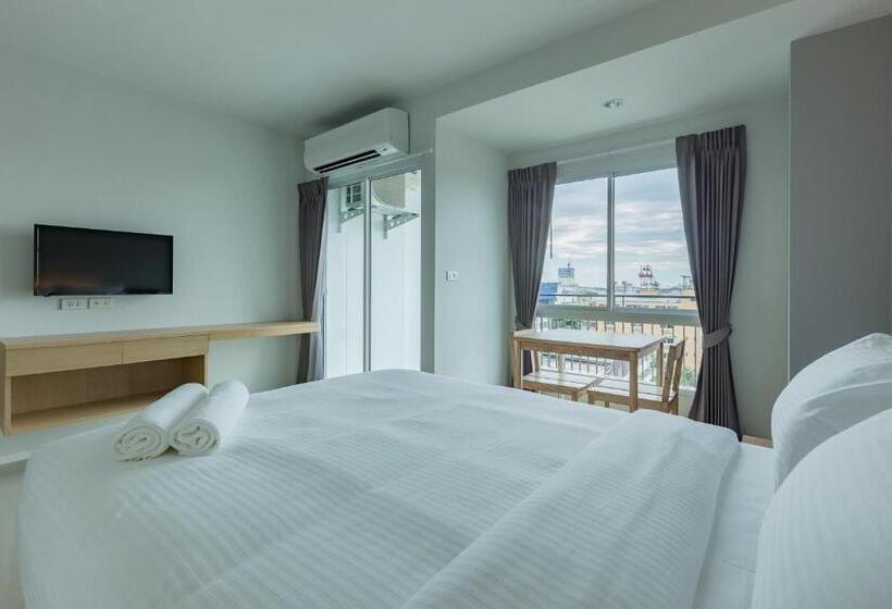 إستوديو قياسى مزودة بتراس, Thongchen Residence