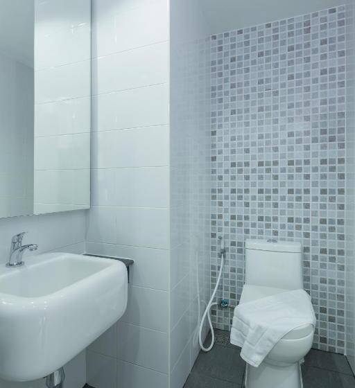 إستوديو قياسى مزودة بتراس, Thongchen Residence