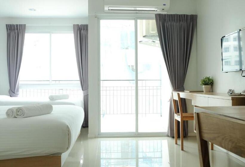 غرفة عائلية, Thongchen Residence