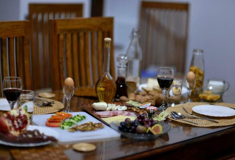 스위트, Arhontiko Askas Mansion