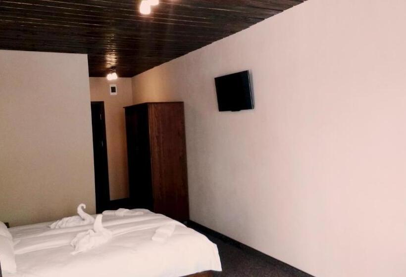 Номер Стандарт с Балконом, Family Hotel Valchanovata Kashta