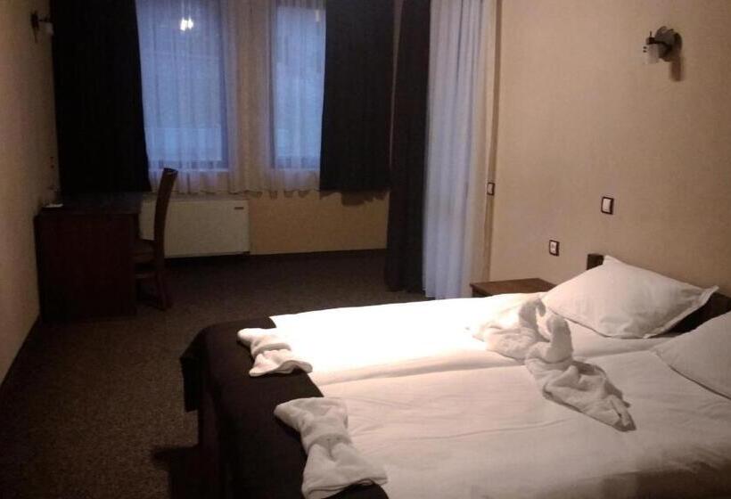 Номер Стандарт с Балконом, Family Hotel Valchanovata Kashta