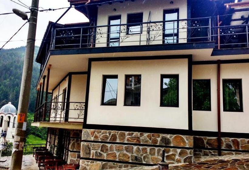 Номер Стандарт с Балконом, Family Hotel Valchanovata Kashta