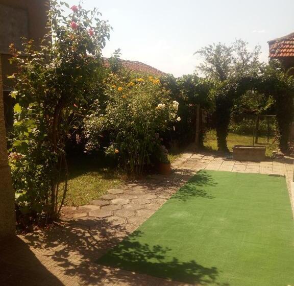 Номер Стандарт Трехместный, Guest House Emiliya