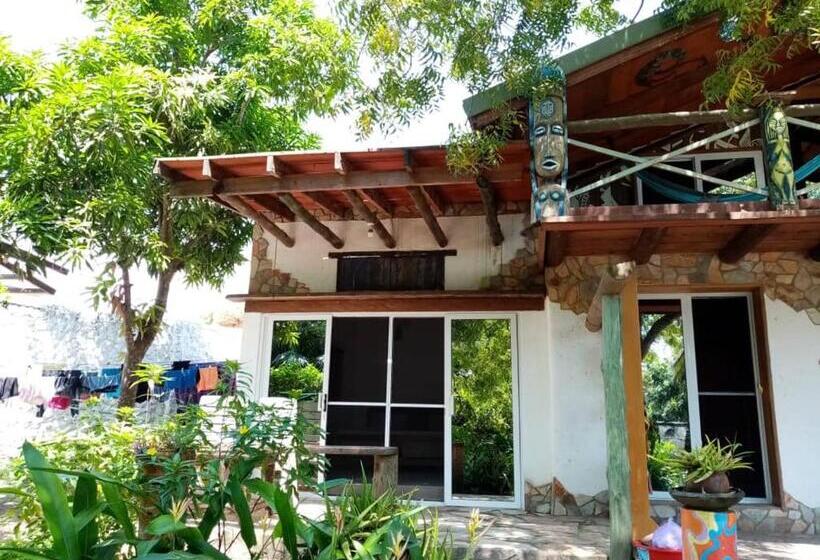 اتاق استاندارد با چشم‌انداز استخر, Kokrobite Gardens Restaurant And Guest House