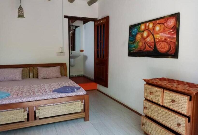 اتاق استاندارد با چشم‌انداز استخر, Kokrobite Gardens Restaurant And Guest House