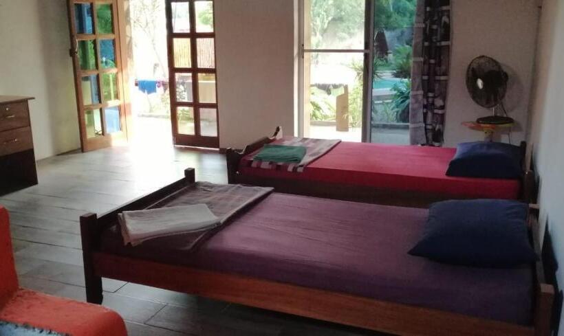 اتاق خانوادگی, Kokrobite Gardens Restaurant And Guest House