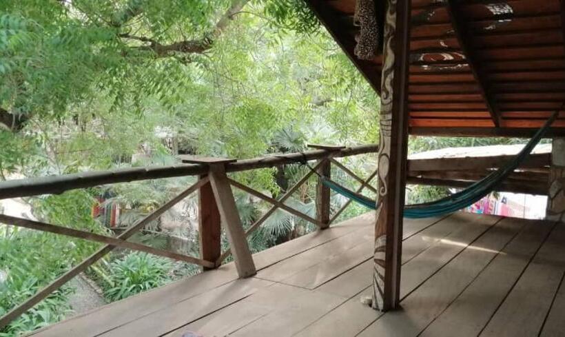 اتاق خانوادگی, Kokrobite Gardens Restaurant And Guest House