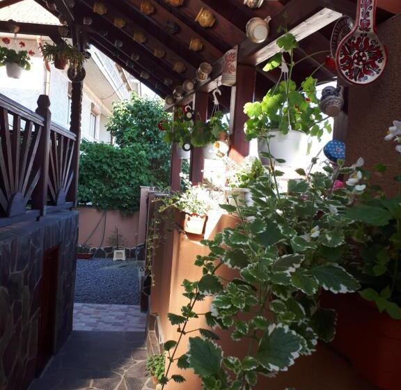 غرفه قياسيه سريرين مزدوجين, Lörincz Vendégház