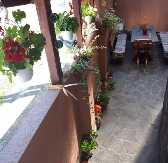 غرفه قياسيه سريرين مزدوجين, Lörincz Vendégház