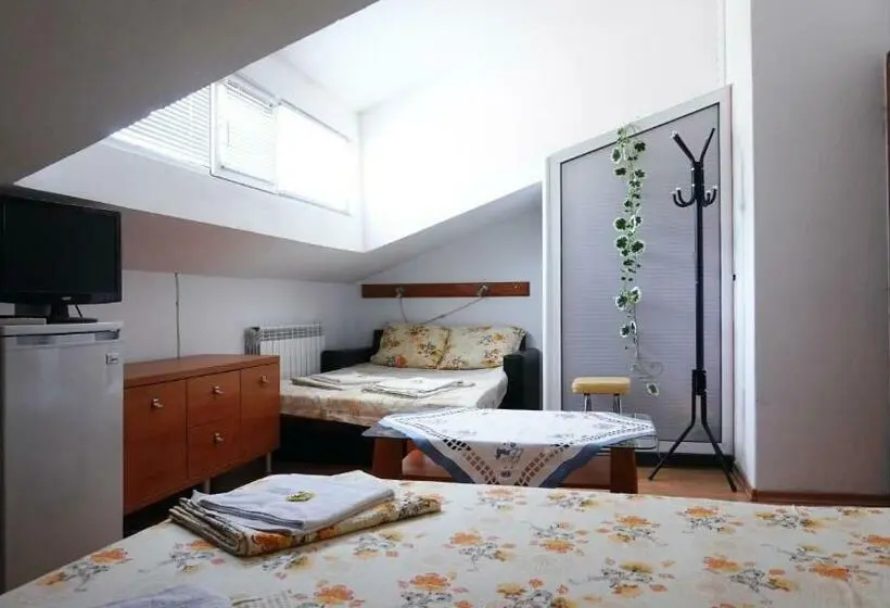 スタンダード４人部屋, Pamir Guest House