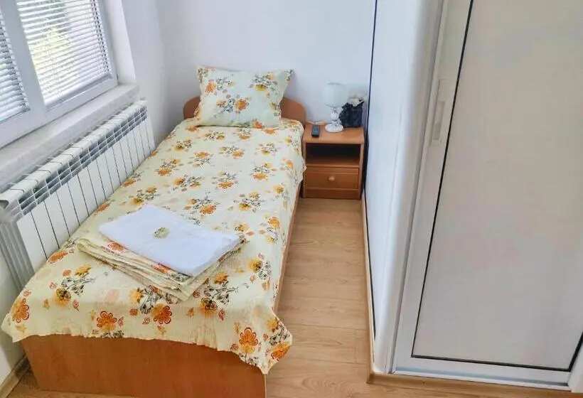 スタンダードトリプルルーム, Pamir Guest House