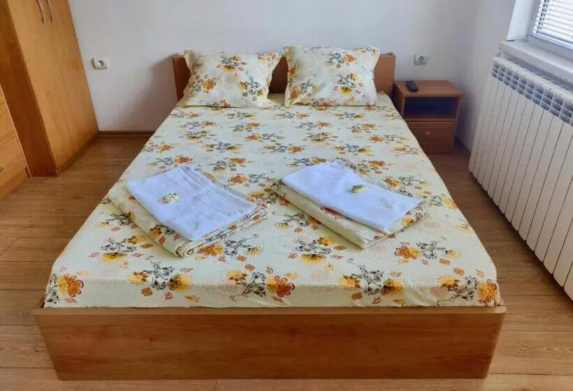 スタンダードトリプルルーム, Pamir Guest House