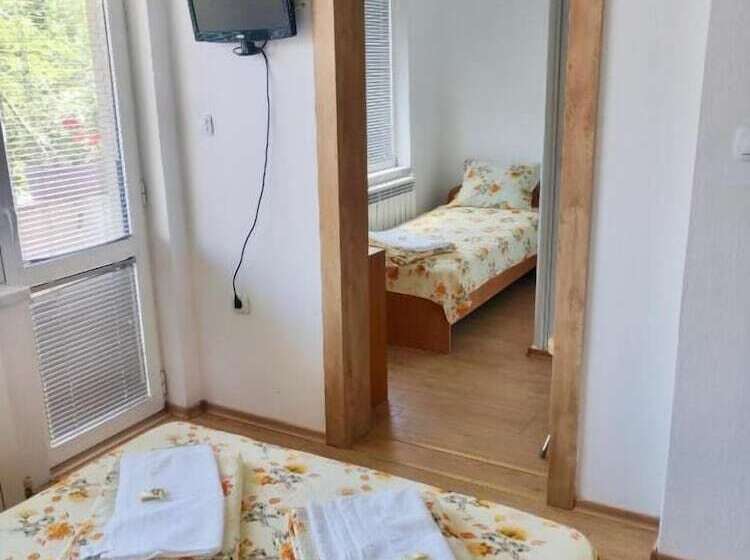 Номер Стандарт Трехместный, Pamir Guest House