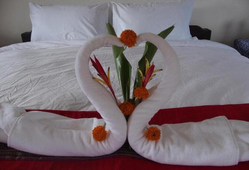 بنجلو قياسى, Thongdam Guesthouse