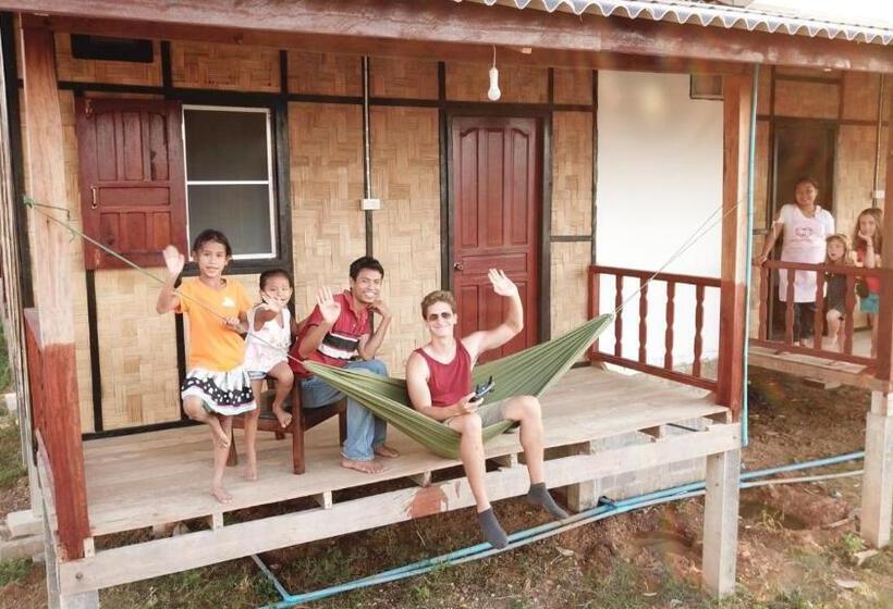 بنجلو قياسى, Thongdam Guesthouse