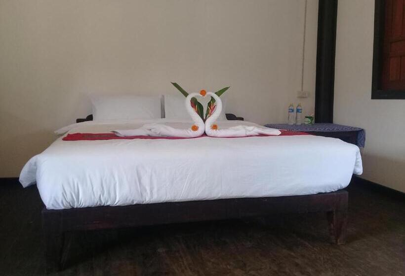 스탠다드 방갈로, Thongdam Guesthouse