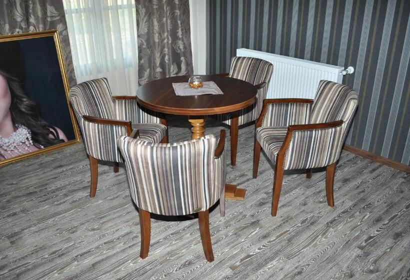 Трехместный Номер Стандарт с Видом, Pensiunea Alexandra & Spa