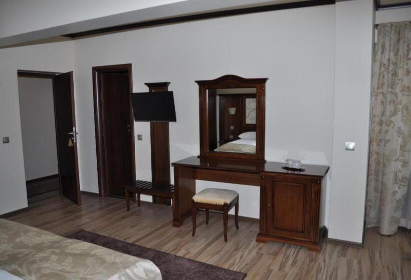 Трехместный Номер Стандарт с Видом, Pensiunea Alexandra & Spa