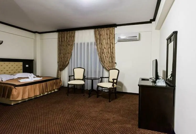 اتاق لوکس با بالکن, Pensiunea Iriss