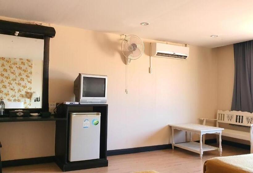 带景观的三人标准房间, Phornpailin Riverside Resort