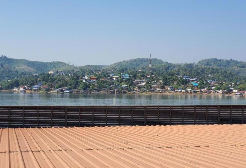 带景观的三人标准房间, Phornpailin Riverside Resort