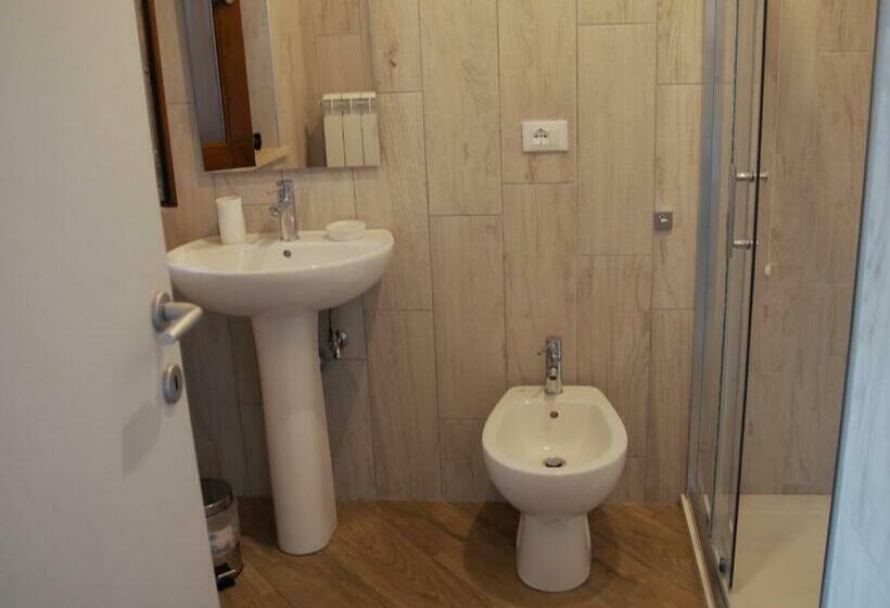 غرفة قياسية ثلاثية, B&b Leofreni Natura