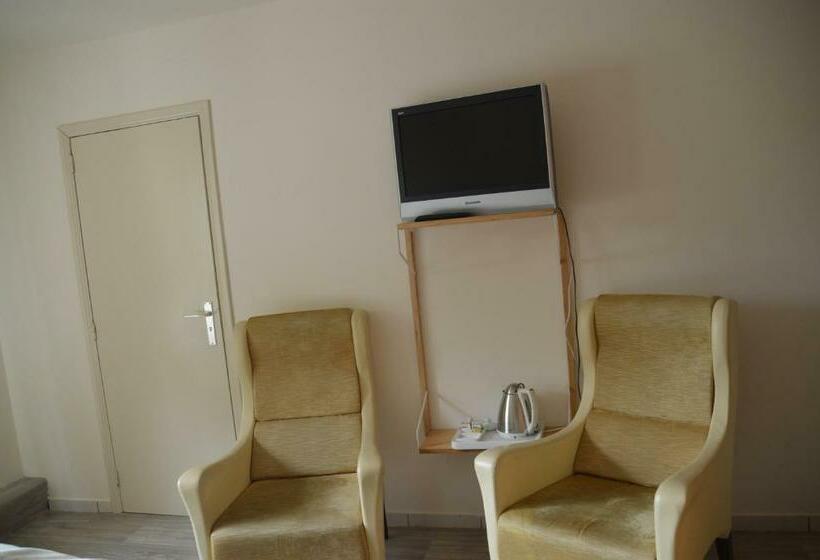 اتاق اکونومی, B&b The New Challenge