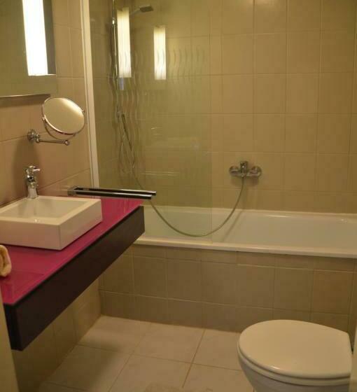 اتاق لوکس, B&b The New Challenge