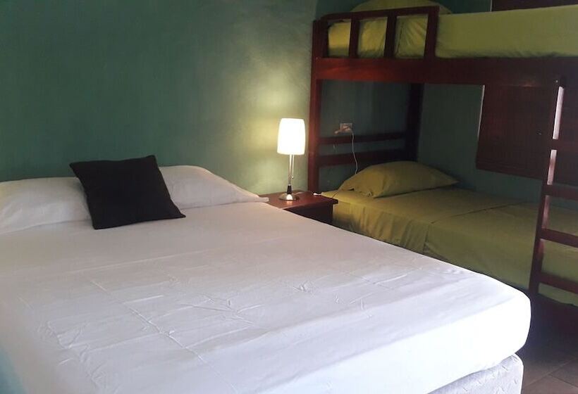 家庭间, Triboo Hostel