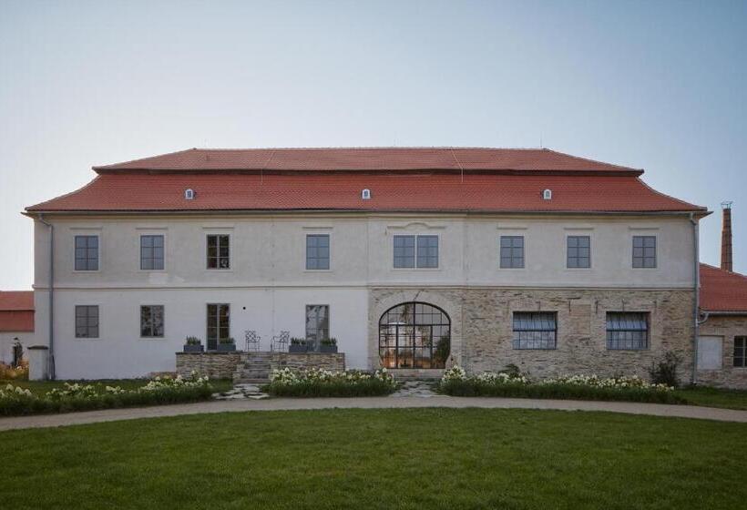 庭の見えるスタンダードトリプルルーム, Kocanda Kravsko