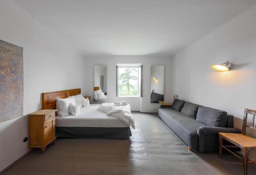 庭の見えるスタンダードトリプルルーム, Kocanda Kravsko