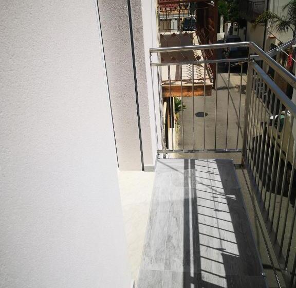 חדר סטנדרט לארבעה, B&b Tonnarella Beach