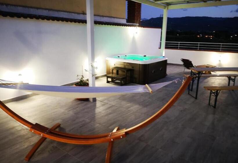 חדר סטנדרט לארבעה, B&b Tonnarella Beach