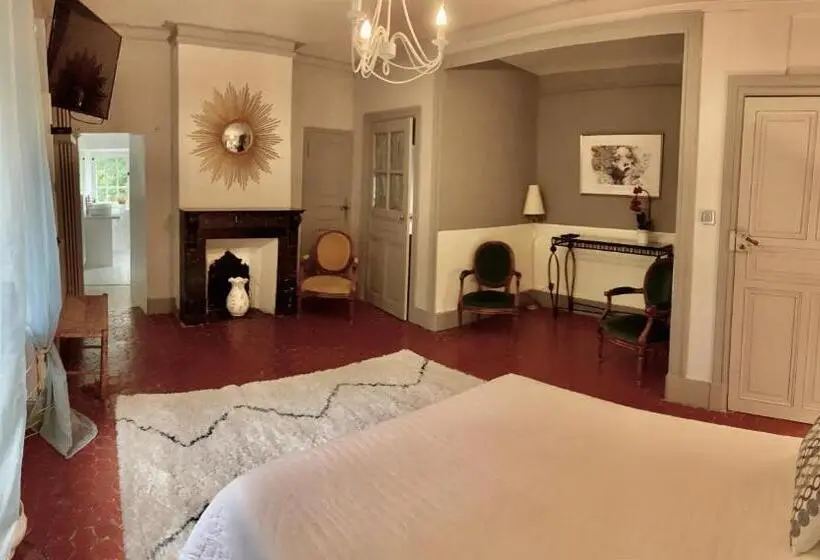 Perhesviitti, Hôtel Château Du Rey