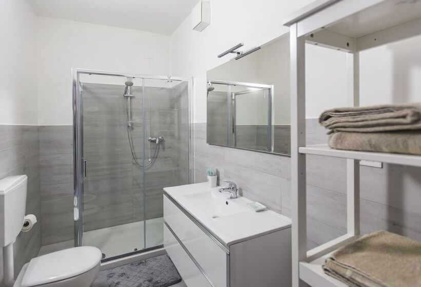 غرفة قياسية, 700enolocanda