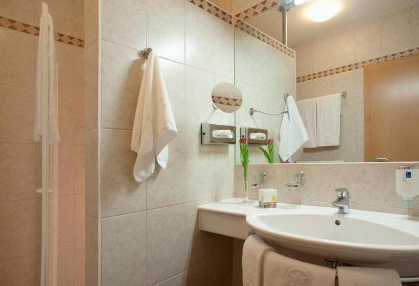 标准单人间, Althof Retz