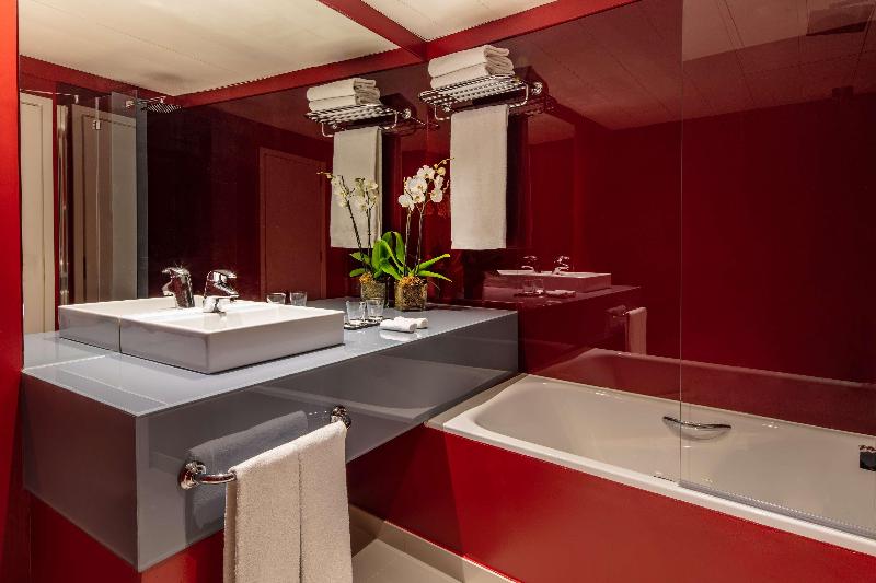 استودیو کلوب, Cordis, Hong Kong