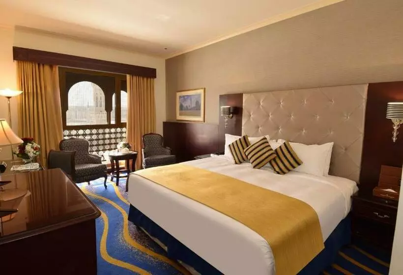 Deluxe Room King Bed & Views