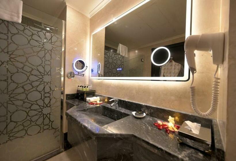 带观景和大床的豪华房间, Dar Al Taqwa