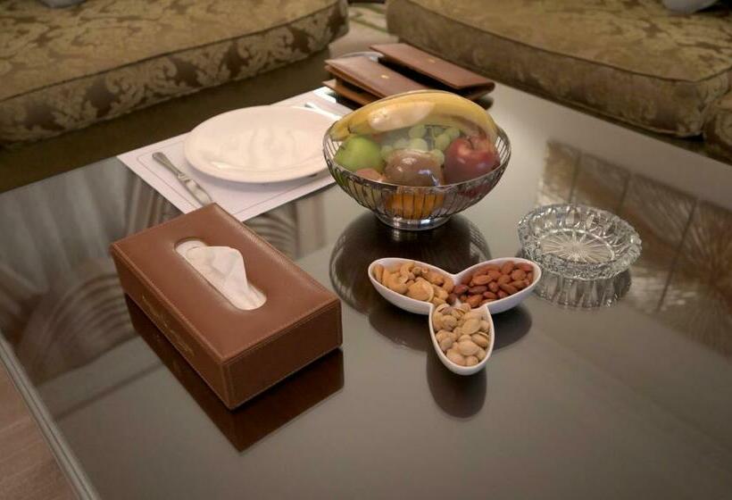 带观景和大床的豪华房间, Dar Al Taqwa