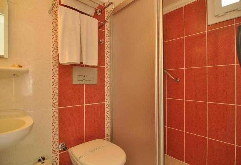 اتاق استاندارد سه نفره, Delfi Hotel Spa & Wellness Center