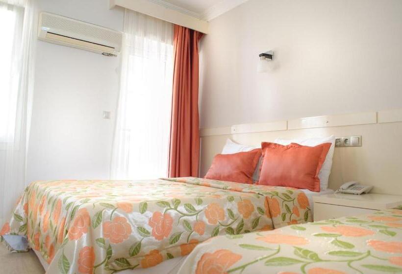 اتاق استاندارد سه نفره, Delfi Hotel Spa & Wellness Center