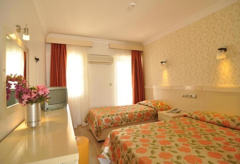 اتاق استاندارد سه نفره, Delfi Hotel Spa & Wellness Center