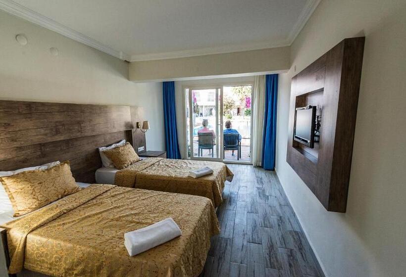 اتاق استاندارد سه نفره, Delfi Hotel Spa & Wellness Center