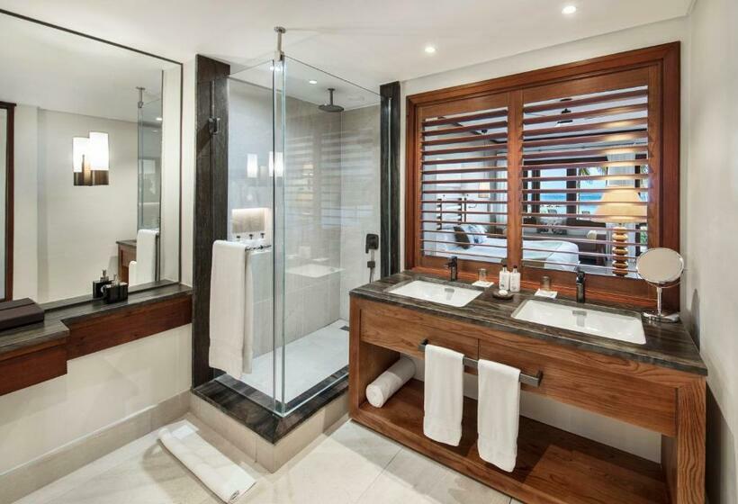 اتاق لوکس با چشمانداز دریا, Heritage Awali Golf & Spa Resort All Inclusive